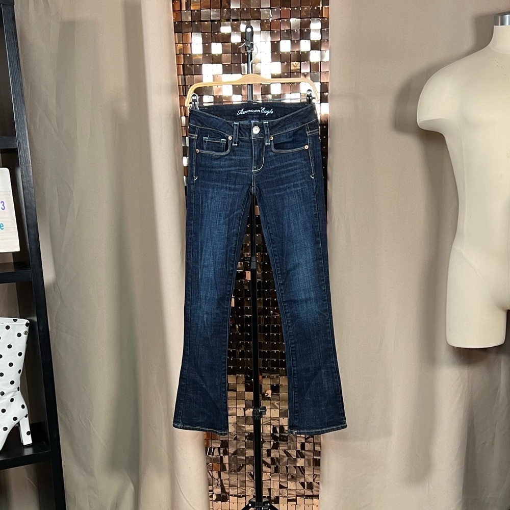 American Eagle Medium Wash Blue Jeans Skinny Kicks w Blue Sequins on Back Sz 00